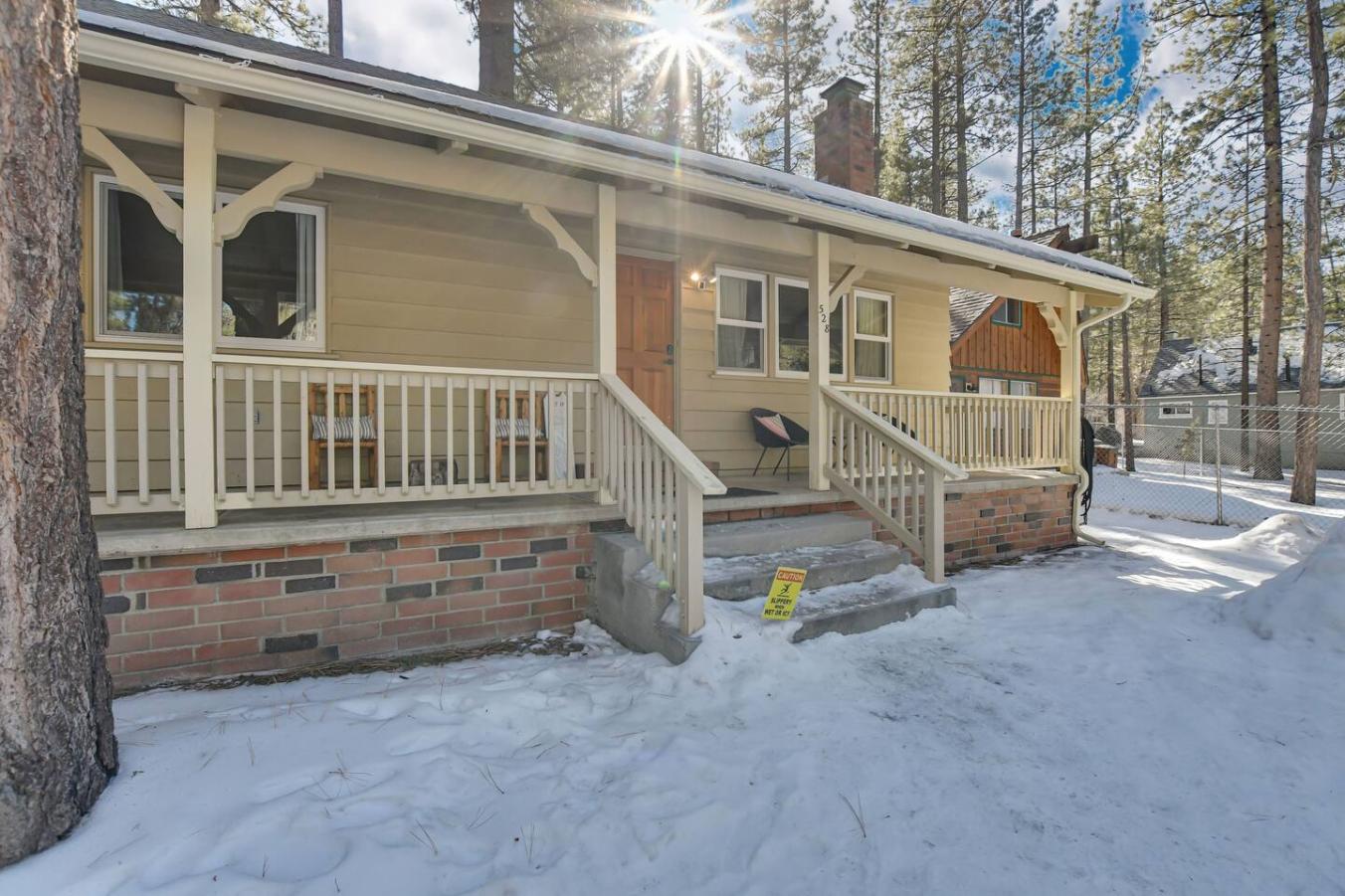 Rainbow Retreat Cabin Exterior